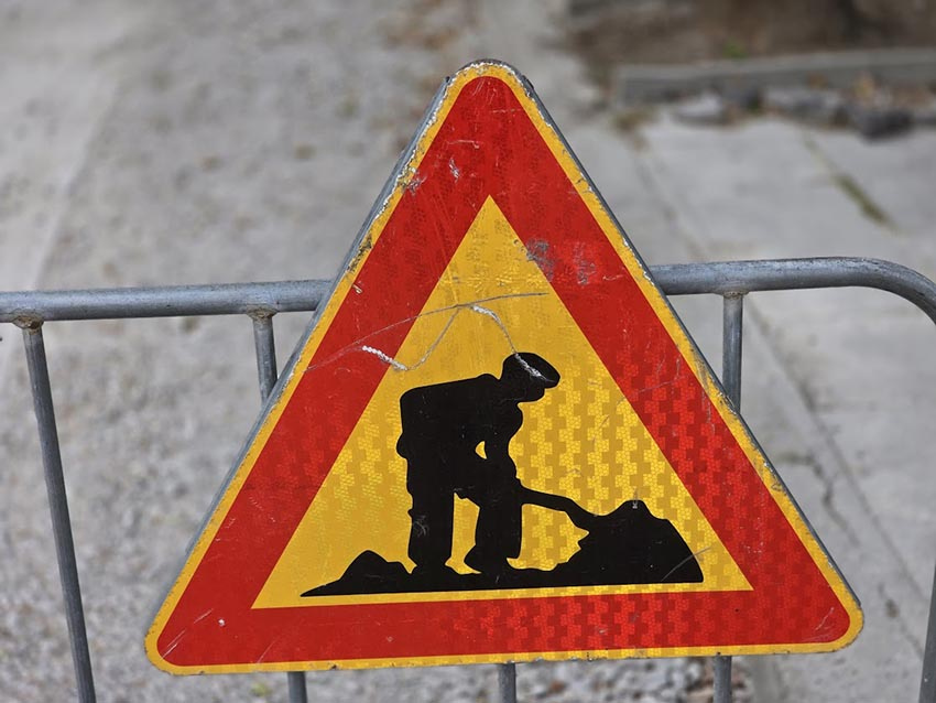 Заради подмяна на водопроводи, движението по част от улица \