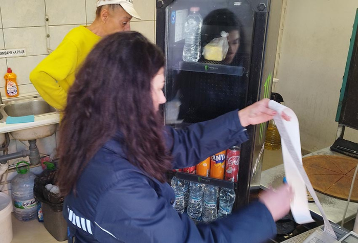 НАП във Велико Търново провери павилиони за пица на парче по сигнал за двоен скок на цените 