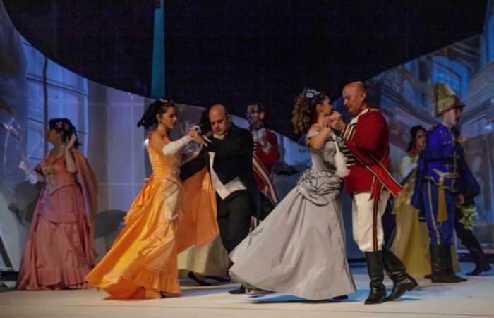 Великотърновският театър празнува Месеца на любовта  с романтичната оперета „Страната на усмивките“ 