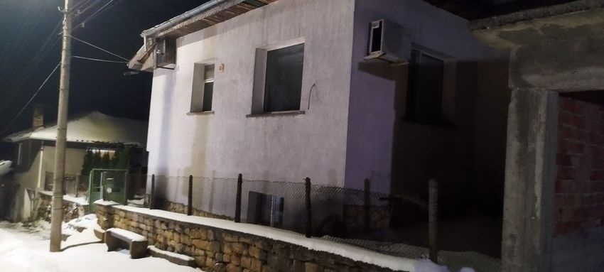 Повдигат обвинения на мъжа и жената, заснемали как изтезават животни и продавали видеата