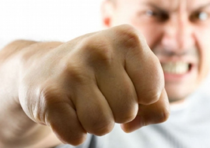 Глобиха с 200 евро мъж от Първомайци ударил с юмрук непълнолетен