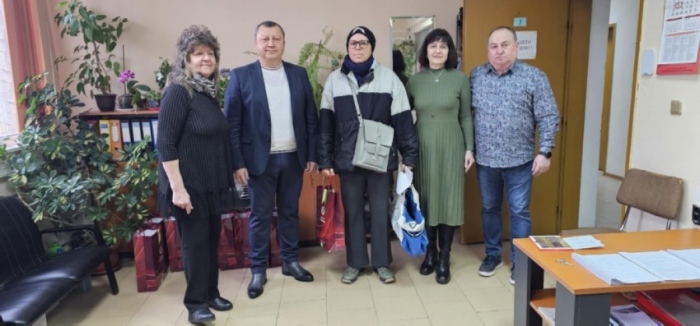 Започна данъчната кампания в Павликени. Първите десет граждани получиха подарък от кмета