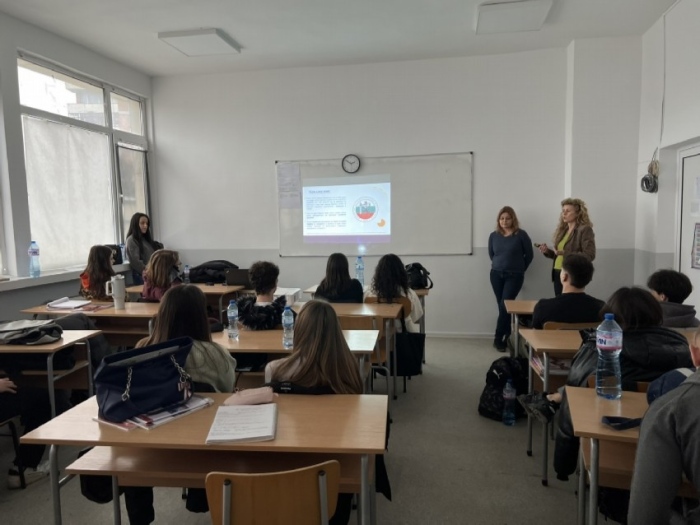 Единадесетокласници в Езикова гимназия – Велико Търново  участваха в урок по финансови решения от реалния живот