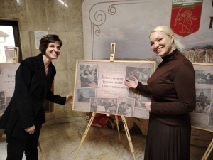 Изложба за любовта и виното посреща посетителите на Община Горна Оряховица