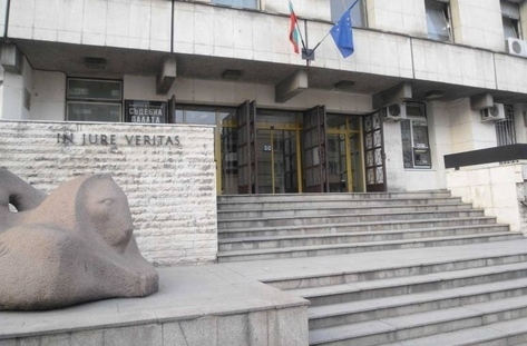 Окръжната прокуратура във Велико Търново повдигна обвинение и задържа за 72 часа румънския тираджия прегазил тази сутрин възрастна жена