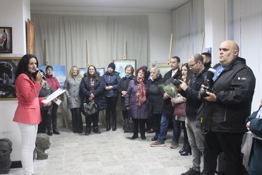 Художествена галерия Стражица е домакин на национална изложба под надслов „Любовта през моите очи“