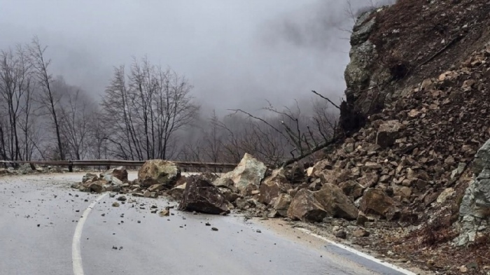 Скална маса се срути във Велико Търново