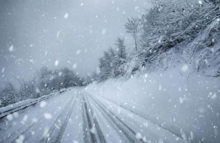 Зима със сняг и виелици в събота