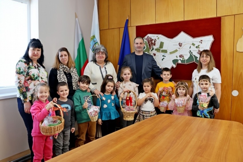 С мартенички ще бъдат зарадвани самотни хора в Община Лясковец