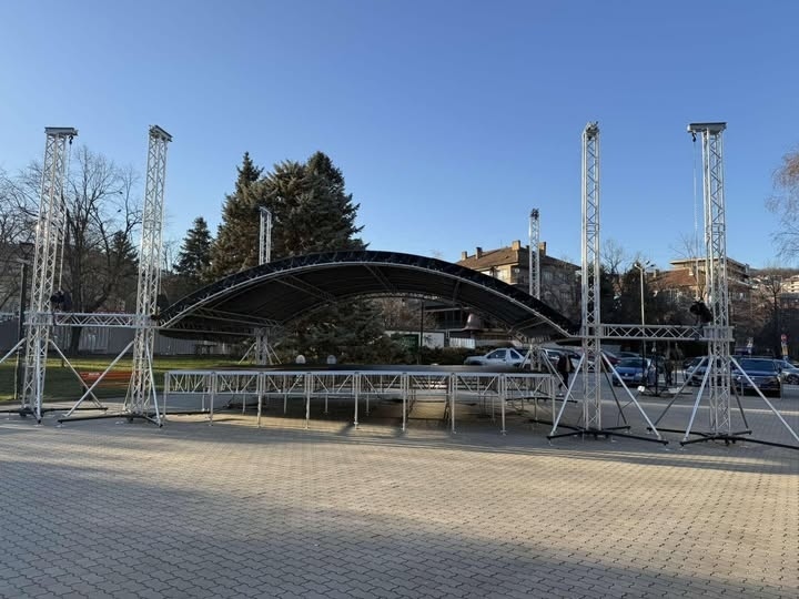 Община Велико Търново вече разполага със собствена сцена