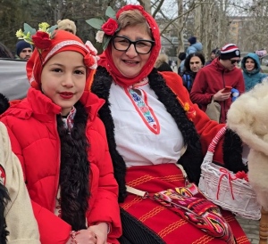 Баба Марта дойде с файтон и зарадва малки и големи във Велико Търново