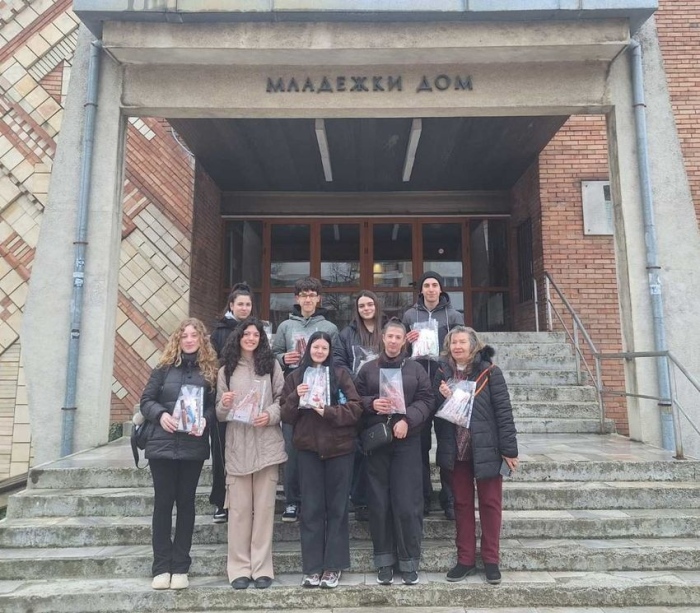 Над 3000 мартеници бяха раздадени на горнооряховчани и жителите на общината в инициативата „Подари усмивка”