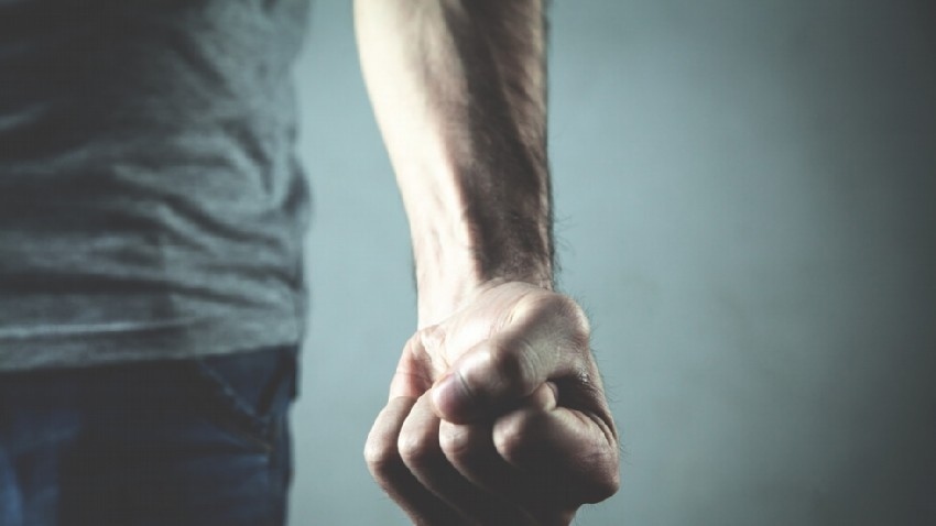 Мъж от Ореш преби майка си