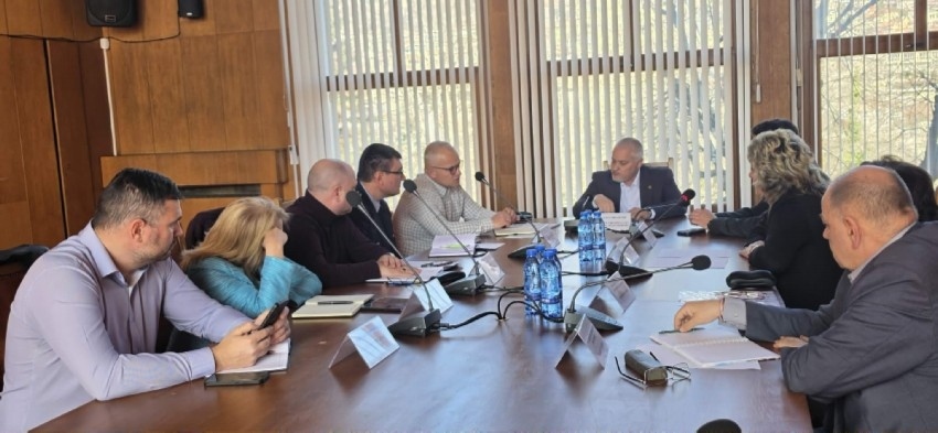 Областният управител Валентин Михайлов обсъди организацията за изборите с представители на институции