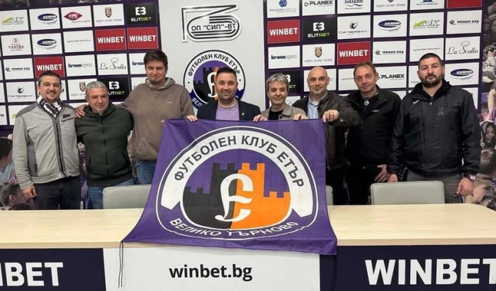 Фен клуб „Етър“ дари емблемата на футболния клуб