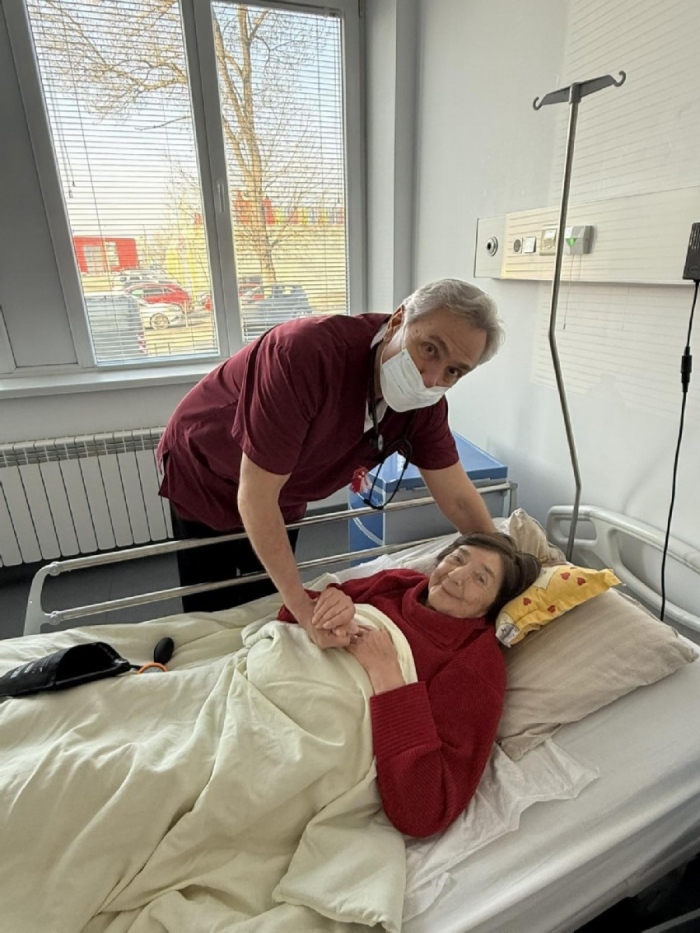 В Инфекциозното отделение на МОБАЛ „Д-р Стефан Черкезов“ спасиха 92-годишна жена с усложнения от стомашно-чревна инфекция