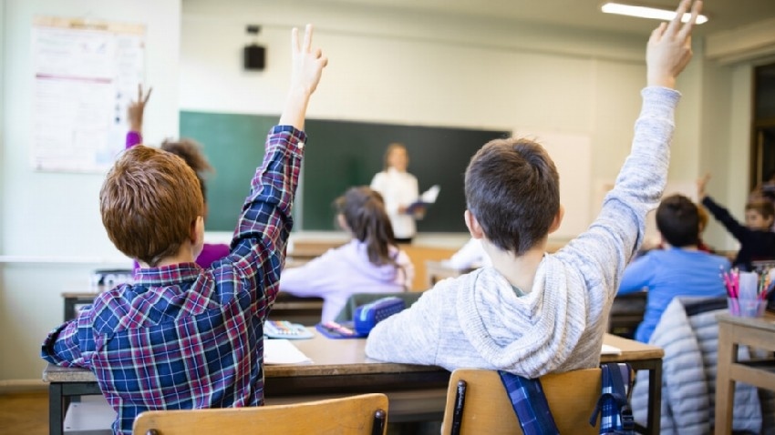 Започва изплащането на втория транш от помощите за учениците