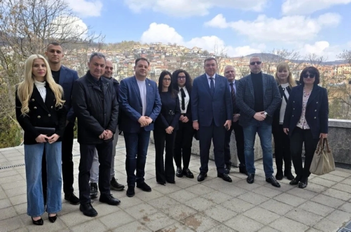  ГЕРБ-СДС регистрираха листата си за Велико Търново