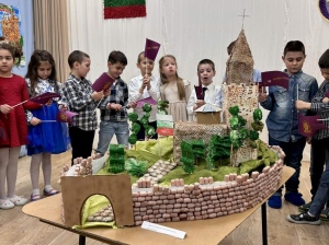 Деца изрисуваха Старата столица в авторска изложба за 22 март