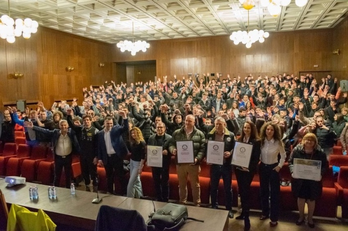 Топ авиатори се срещнаха с възпитаници на горнооряховско училище, подготвящо нова специалност за въздухоплаване