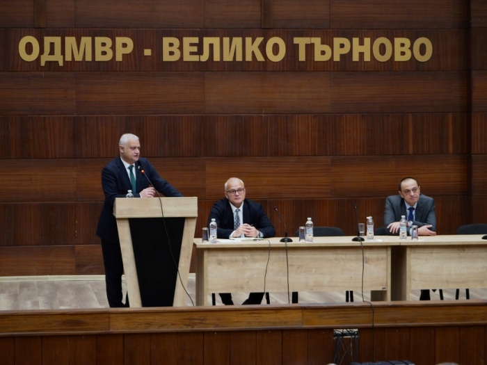 Министър Емил Дечев и заместник-министър Калоян Милтенов проведоха работна среща с ръководството и служителите на ОДМВР – В. Търново