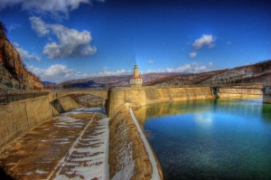 Язовир „Александър Стамболийски“ прелива, няма нанесени щети 