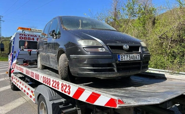 Община Велико Търново с акция срещу изоставените автомобили