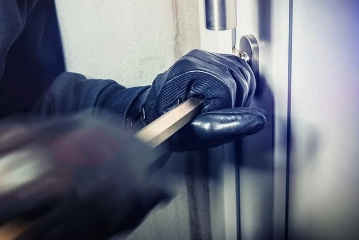 Двама мъже от Петко Каравелово са обвинени в опит за домова кражба