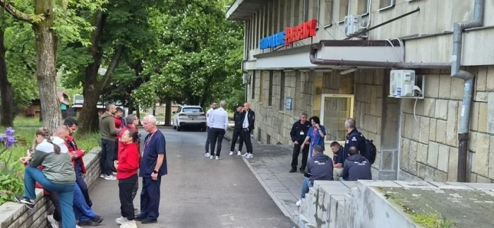 Седем колоездачи от Джиро Д‘Италия са откарани в Спешното отделение на великотърновската болница след масовото падане в Мерданя
