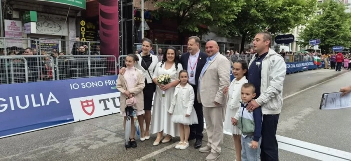 ЕХО ОТ GIRO D\'ITALIA във Велико Търново: Младоженци преминаха по финалното трасе (СНИМКИ+ВИДЕО)
