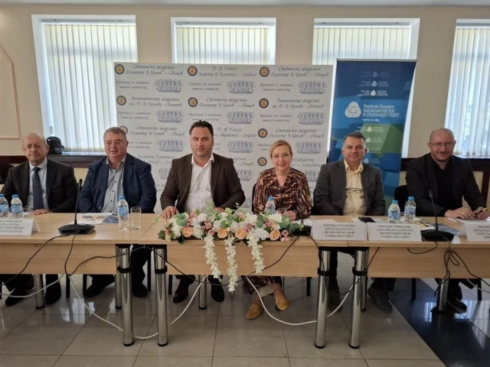 Кръгла маса, посветена на българската икономика, проведоха в Свищов Академията и ИСС