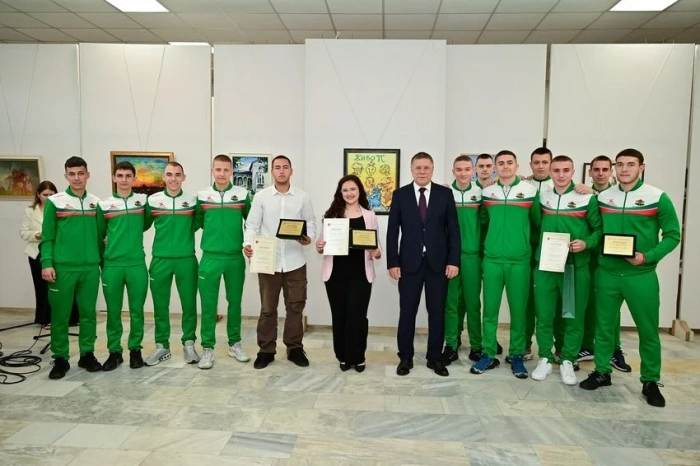 Елица Иванова, Кристиян Бараков и отборът по хандбал на ПГЕЕ „Ломоносов“ са тазгодишните носители на наградата „Млада Горна Оряховица“