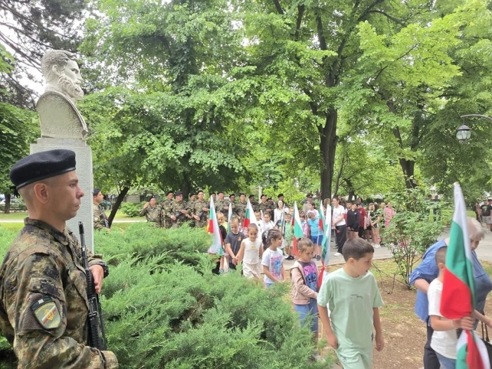 С тържествен ритуал Горна Оряховица почете паметта на Ботев и загиналите за свободата на България