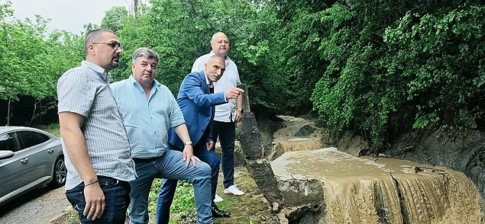 Областният управител посети завод „ТЕРЕМ-Ивайло“ ЕООД заради щети, нанесени от придошло дере