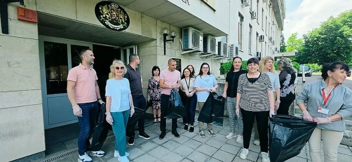 Областна администрация-Велико Търново подкрепи кампанията „Да изчистим България заедно\