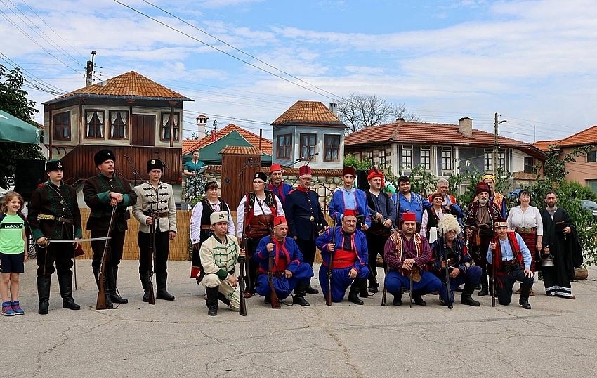 Със зрелищна възстановка и песни хайдушки премина традиционният мердански фестивал