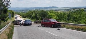 Двама са пострадалите при вчерашната катастрофа край Лясковец 