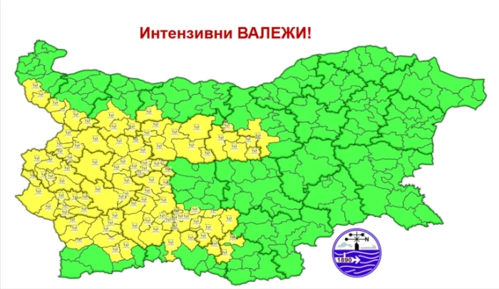 Жълт код за интензивни валежи и гръмотевици в 16 области