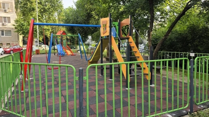 Нова детска площадка радва децата във великотърновския квартал „Зона Б“