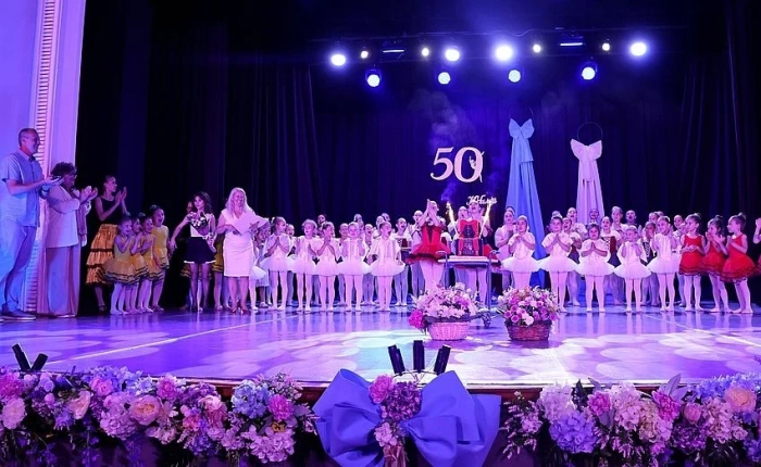 Завладяващ спектакъл на Танцова школа „Ритъм“ беляза 50 г. балет в Лясковец