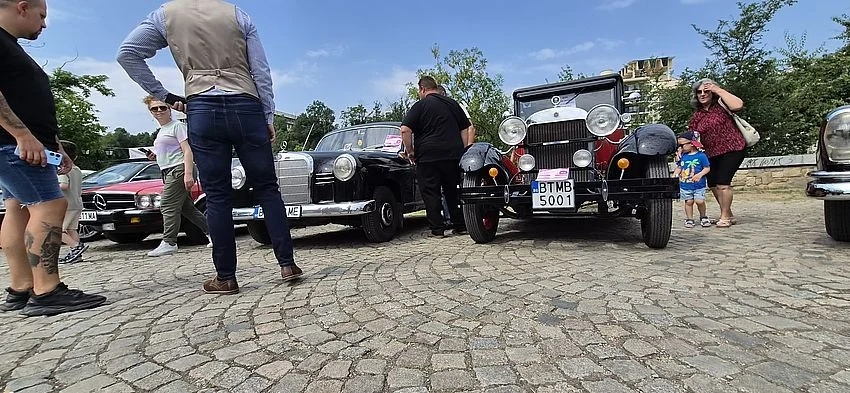 Събор на ретро автомобили във Велико Търново