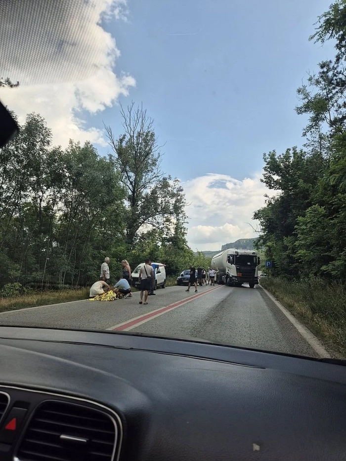 Блъснаха пешеходец на вход на Самоводене