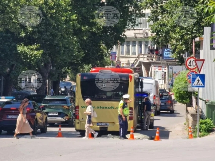 Автобус блъсна и уби жена на пешеходна пътека във Велико Търново