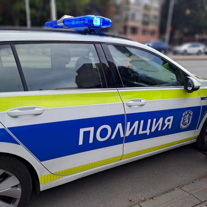 Катастрофа между линейка и товарен автомобил затрудни движението на кръговото кръстовище до болницата във Велико Търново