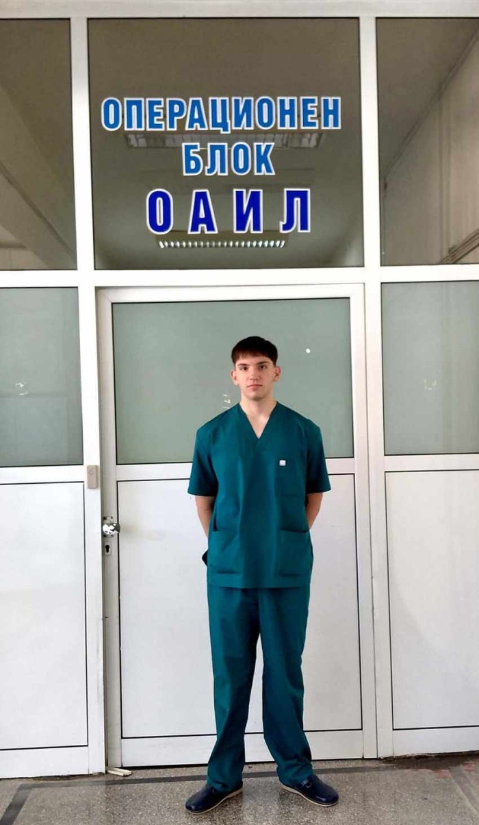 Бъдещ млад медик е на стаж в хирургичното отделение на горнооряховската болница