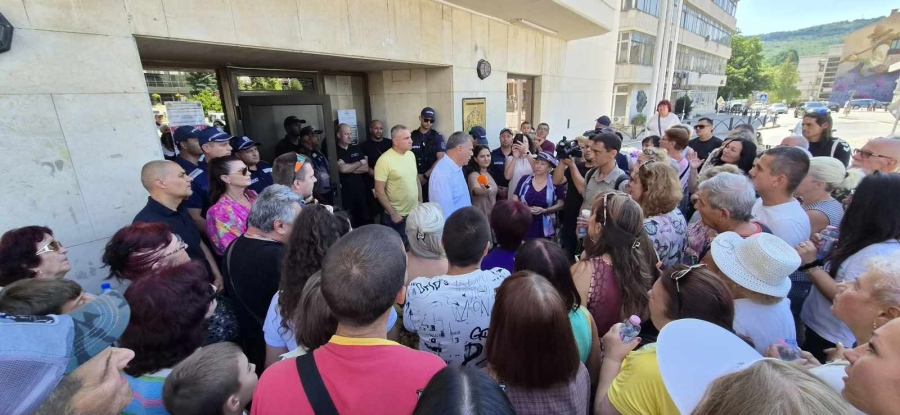 Поддръжници на кмета на Горна Оряховица Николай Рашков готвят нов протест пред съда във Велико Търново