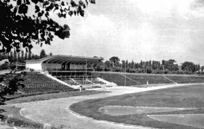 Стадион „Локомотив“ в Горна Оряховица е открит на 14 август 1956 година