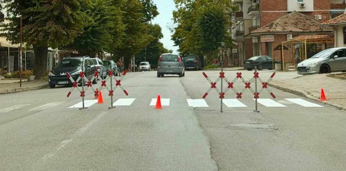Обновяват пешеходните пътеки в Лясковец