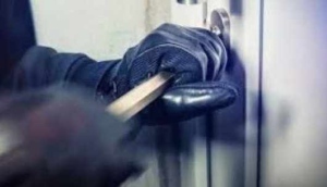 Разследват взломна кражба на пари и вещи от магазин в Драганово