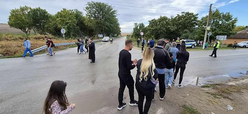 „През ден има катастрофи“: Протест заради опасното кръстовище в Обединение